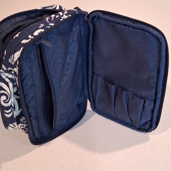 Vera Bradley Blush & Brush Makeup Case in Steel Blue Medallion - Picture 6 of 16